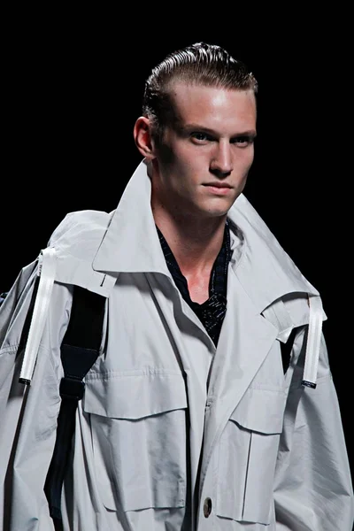 Look 12